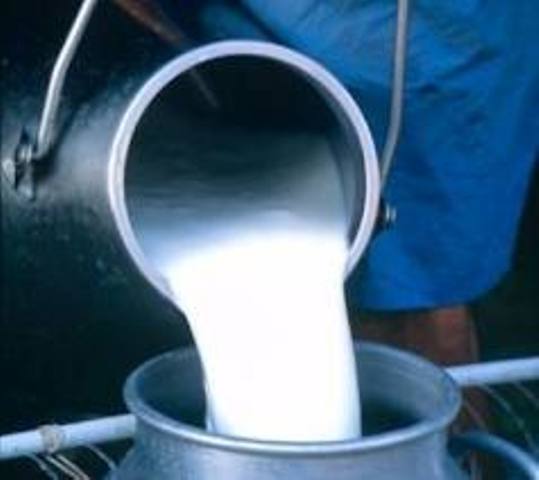 افزایش قیمت شیرخام ارتباطی با تغییر هزینه‌ های تولید ندارد